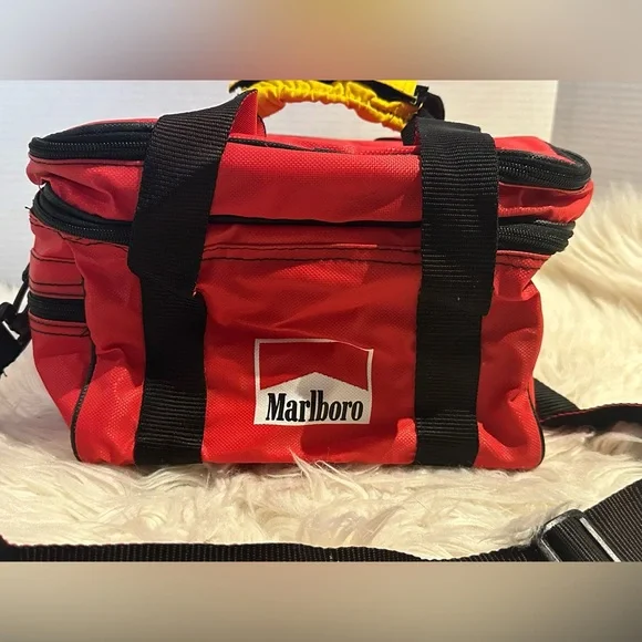 Retired MARLBORO Insulated Soft Lunchbox Red Lunch Bag 6 Pack Cooler 1990s - Picture 2 of 11